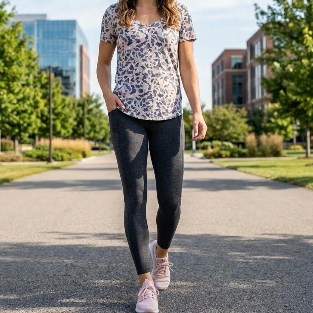 Old Navy Active Go-Dry Camo Leopard Print Tee 
Workout T-Shirt Scoop Neck XS